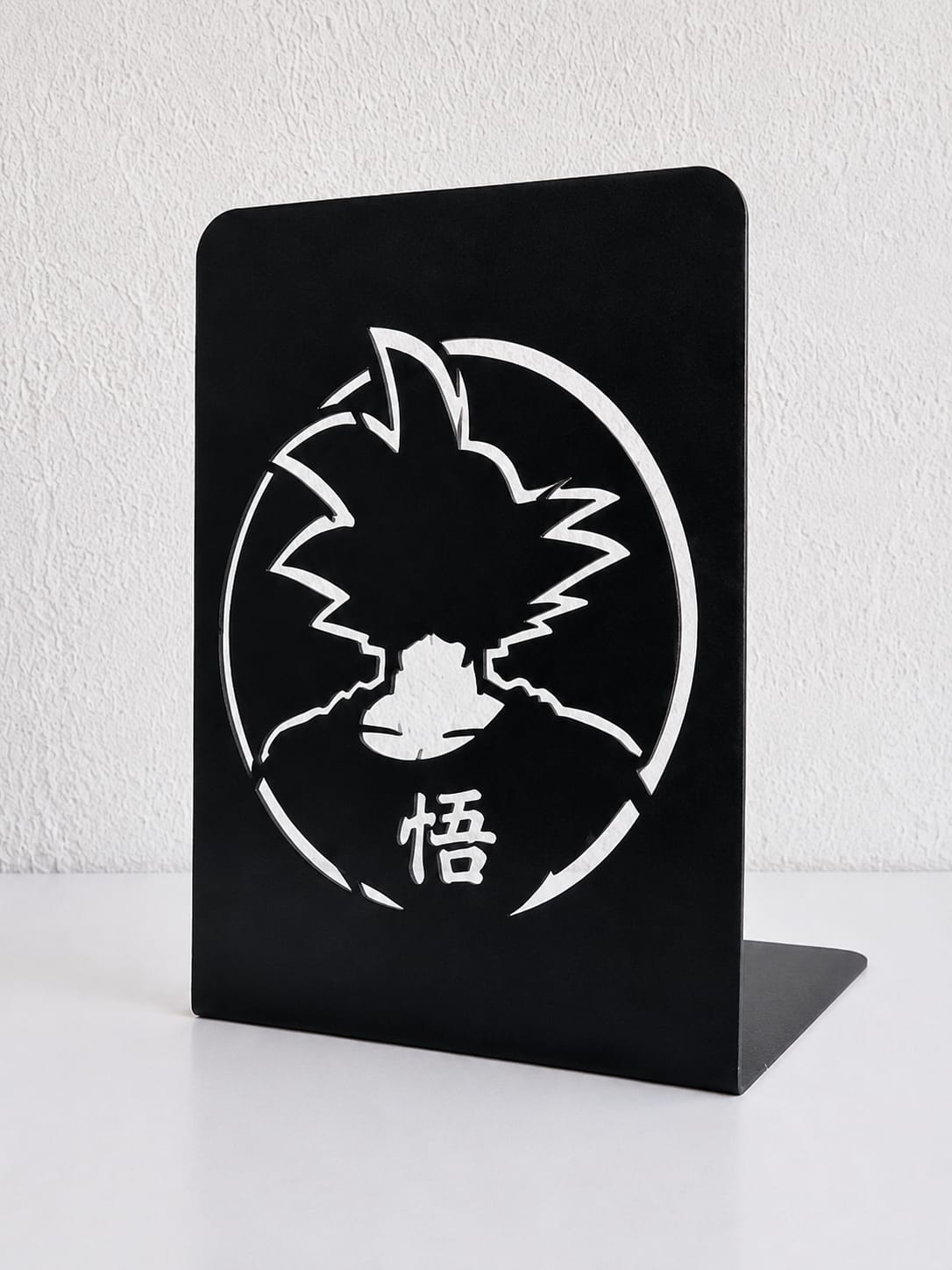 Par de Aparadores de Livros Guerreiro Anime em Aço em aço — MadeBlack