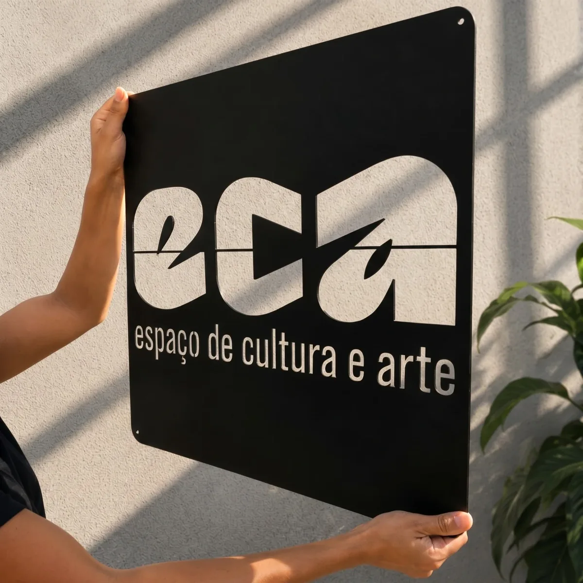 Placa comercial personalizada em aço MadeBlack